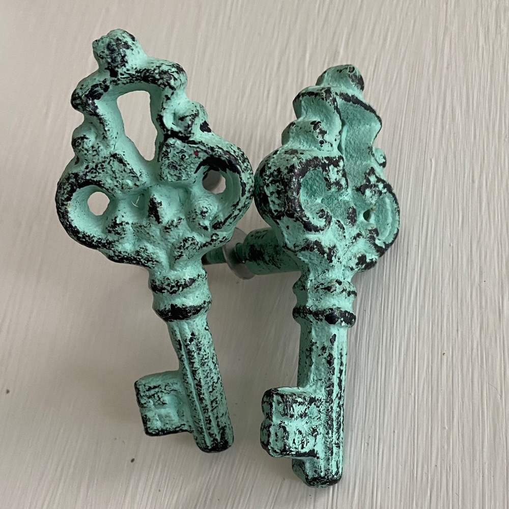 Set of 2 Shabby Chic Cast Iron Skeleton Key Drawer Pulls Mint Green Distressed - Picture 3 of 11